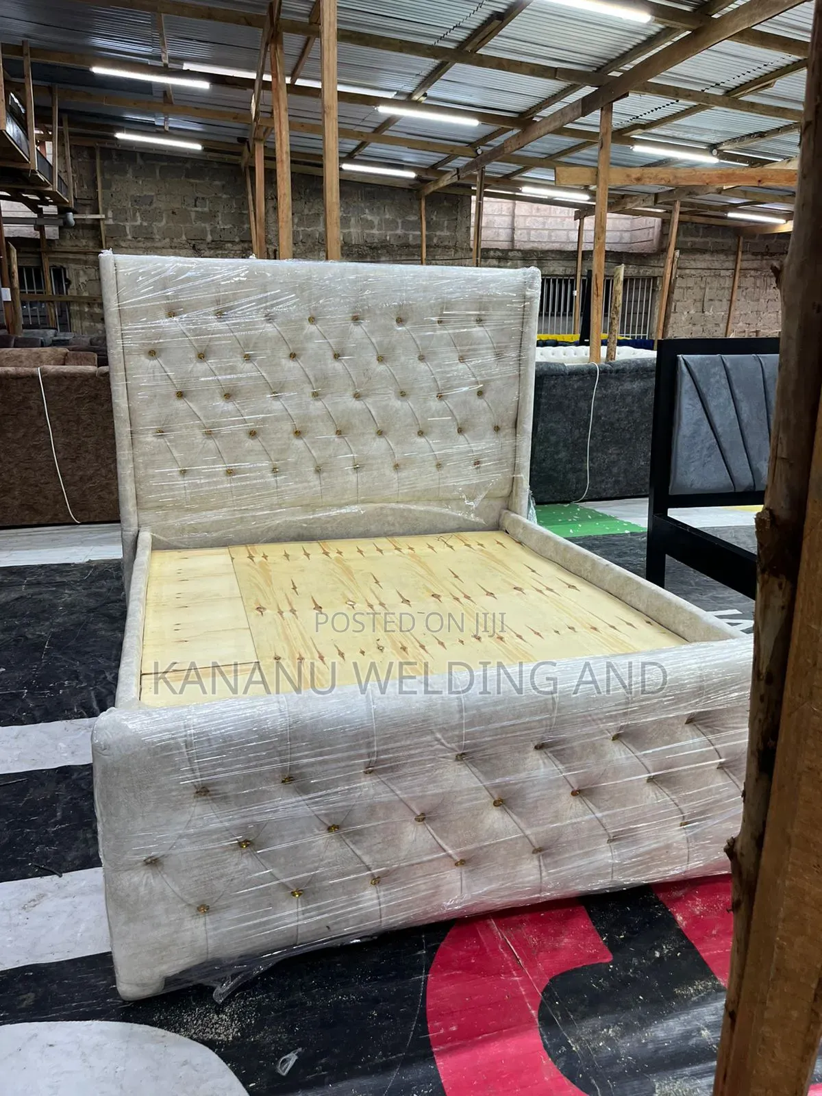 Cream White Buttons Chester Bed