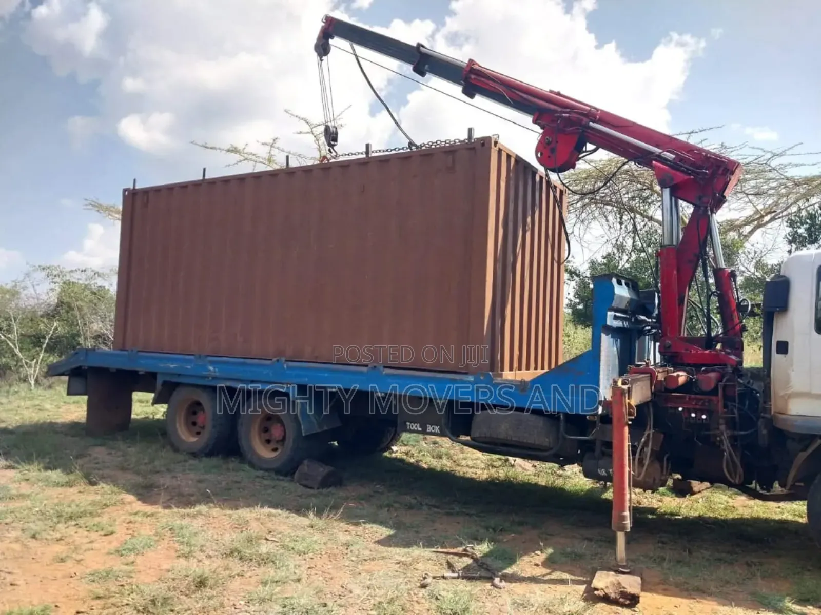 Transit Cranes for Hoisting and Logistics Services Are Available