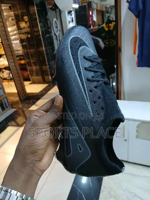 Air Zoom "Shadow-Strike" Soccer Cleats Black-Out Football Boots