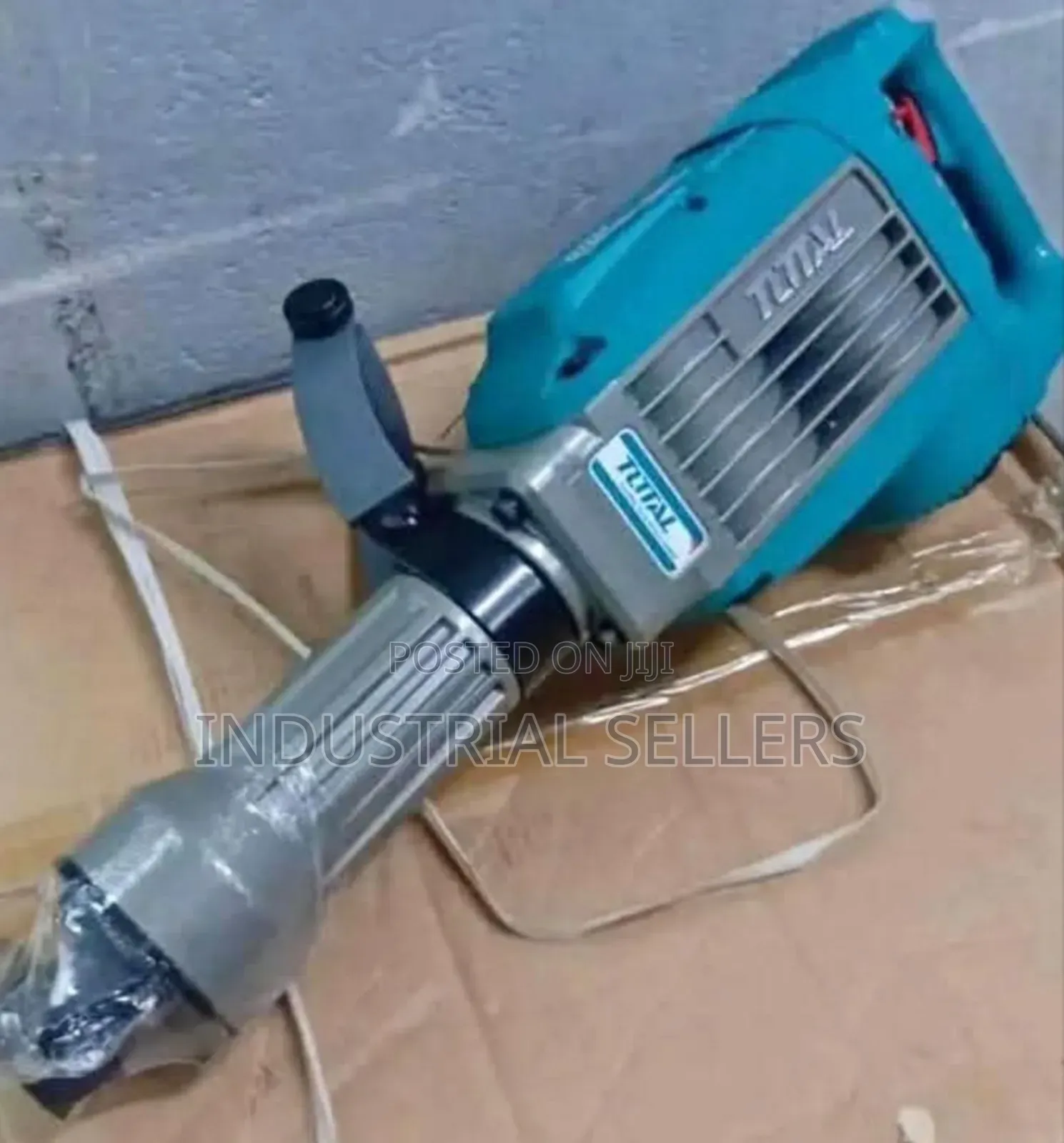 1700w Total Demolition Breaker
