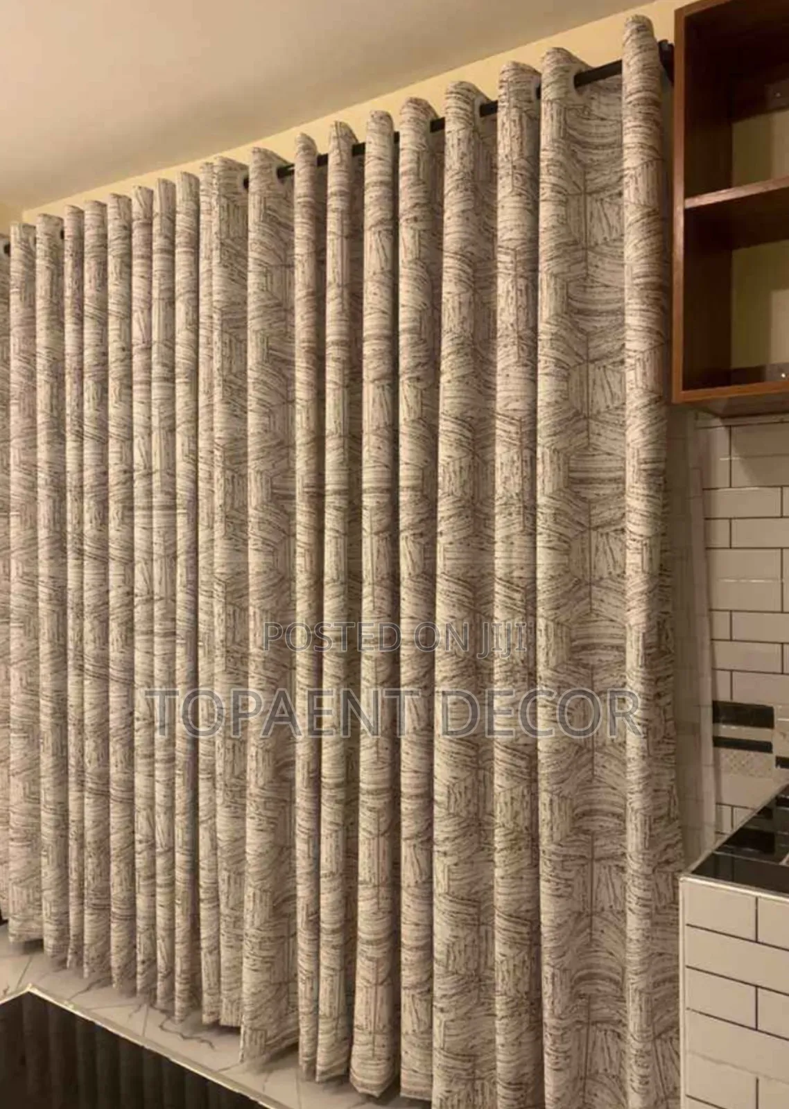 Elegant Window Curtains With Compacted Gathers