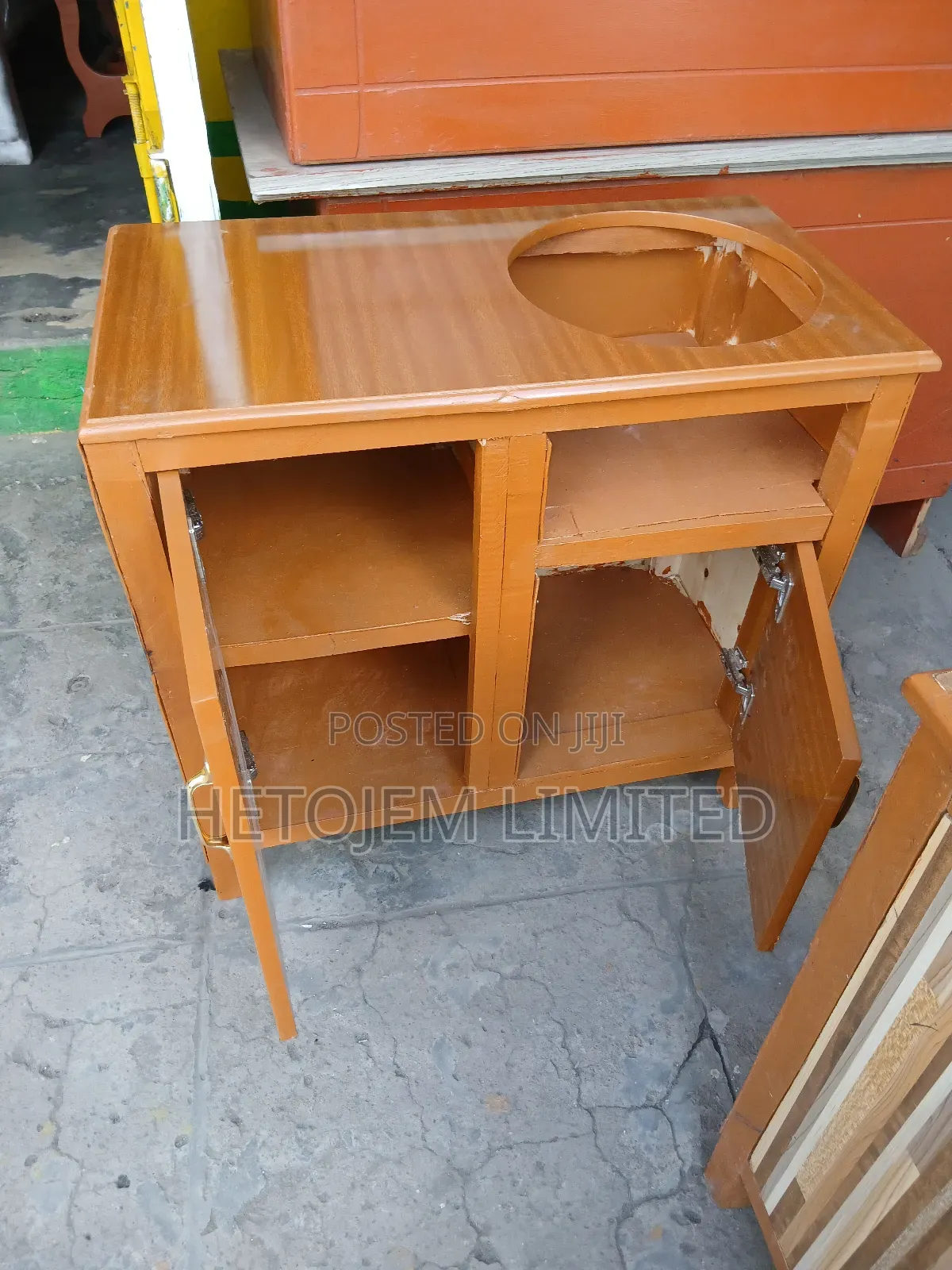 Solid Kitchen Cabinet With Built-in Gas Compartment