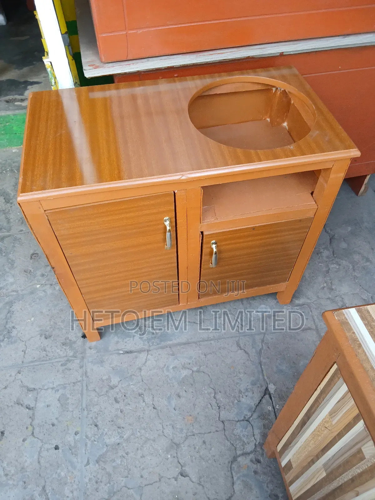 Solid Kitchen Cabinet With Built-in Gas Compartment