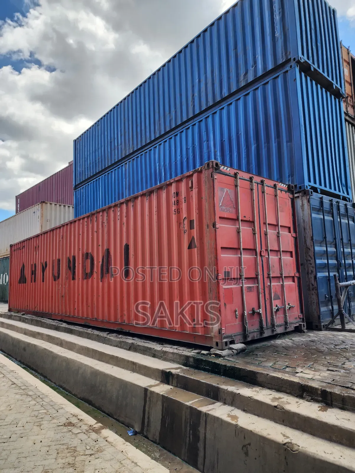 Giant 40ft High Cube Shipping Containers