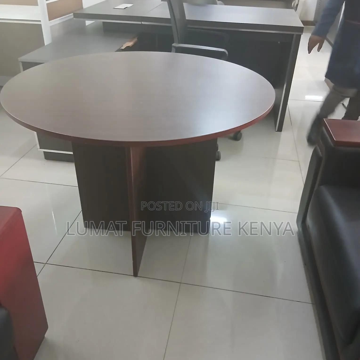 4 User Modern Round Confrence Office Table