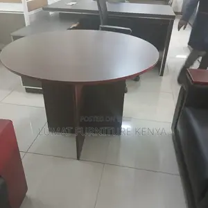 4 User Modern Round Confrence Office Table