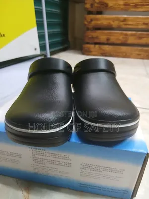 Black Crocs