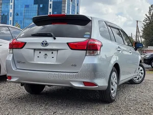 Toyota Corolla Fielder 1.5 Hybrid FWD 2018 Silver