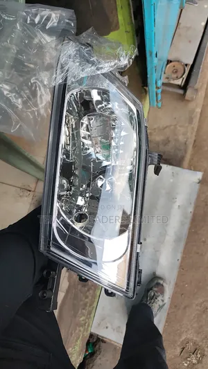Headlight/Lamp Nissan Wingroad Y11