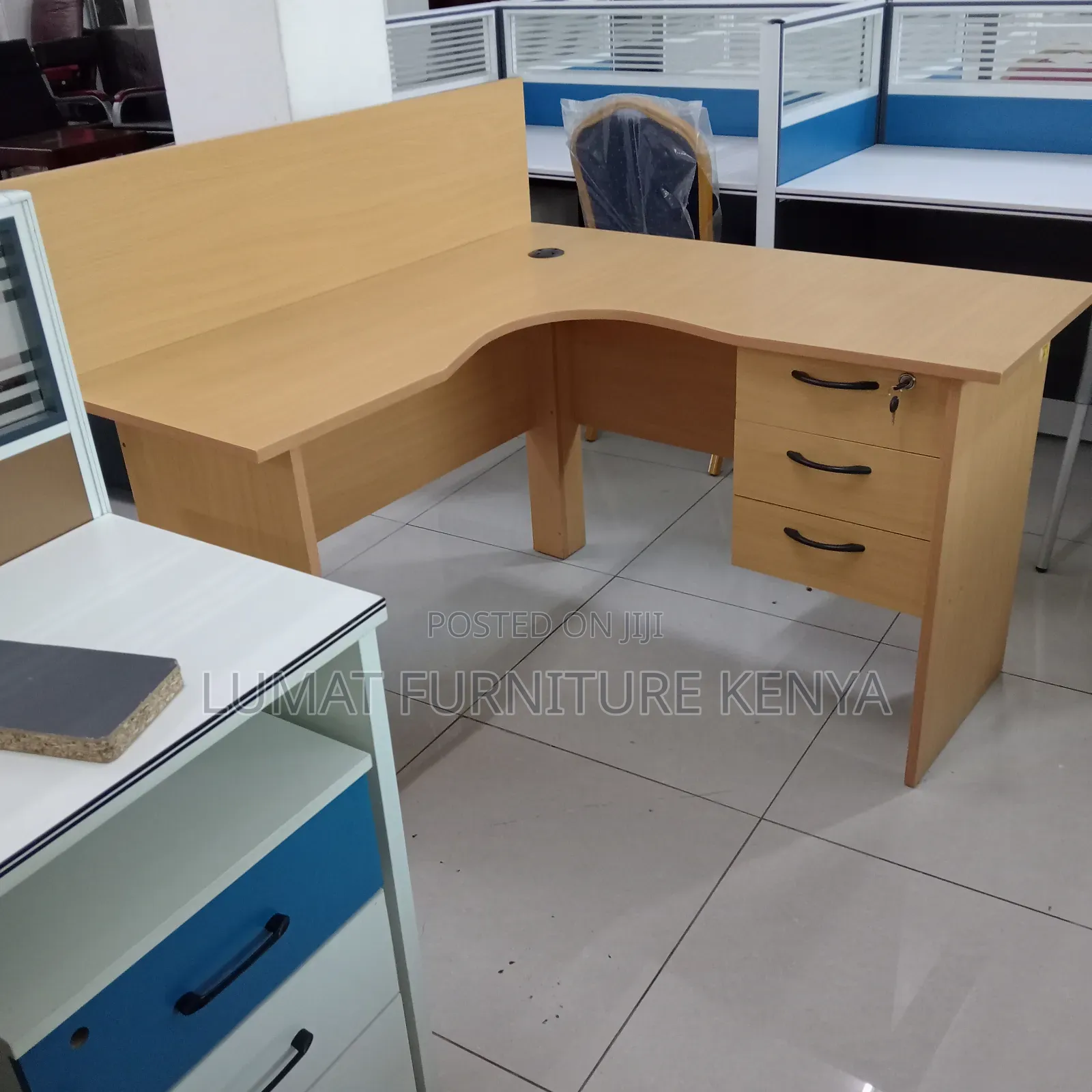 Sleek Curved Office Workstation