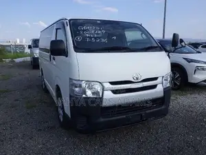 Toyota HiAce 2019 White