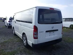 Toyota HiAce 2019 White