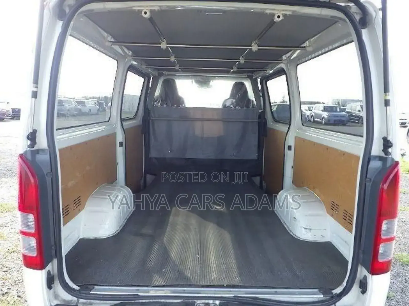 Toyota HiAce 2019 White