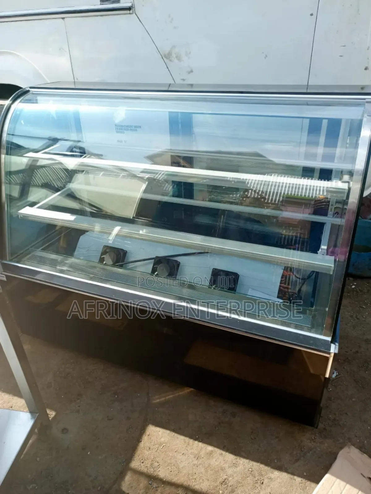 Premium Cake Display Showcase
Imported.