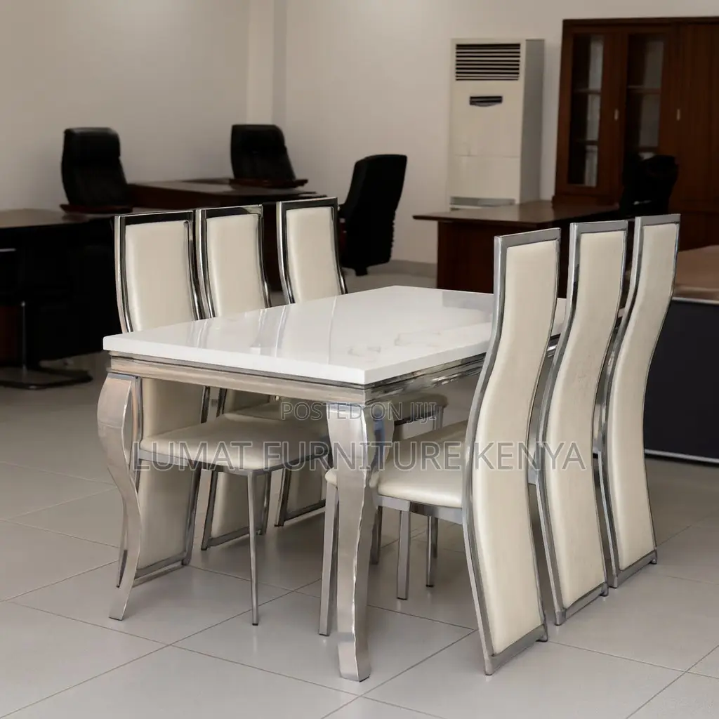 Classic Six-Seater Dining Arrangement