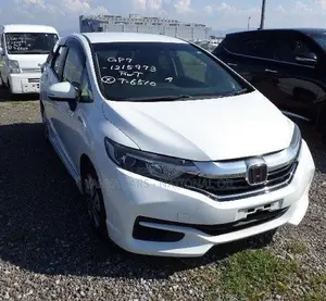 Honda Fit Shuttle 2018 White