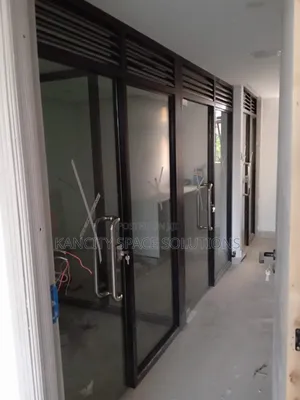Aluminum and 10mm/8mm Tempered Glass Partitions