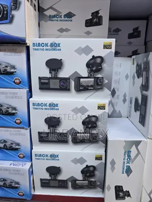 Black Box 1296p Dash Camera With Front, Inside and Reverse Cameras