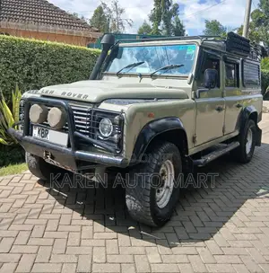 Land Rover Defender Puma 110 2.4 TD 2011 Green