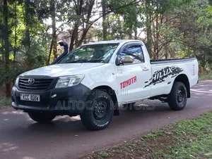 Toyota Hilux 2013 White