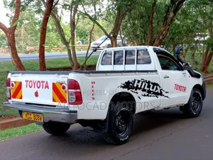 Toyota Hilux 2013 White