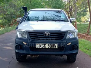 Toyota Hilux 2013 White