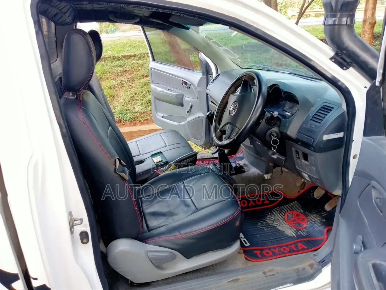 Toyota Hilux 2013 White