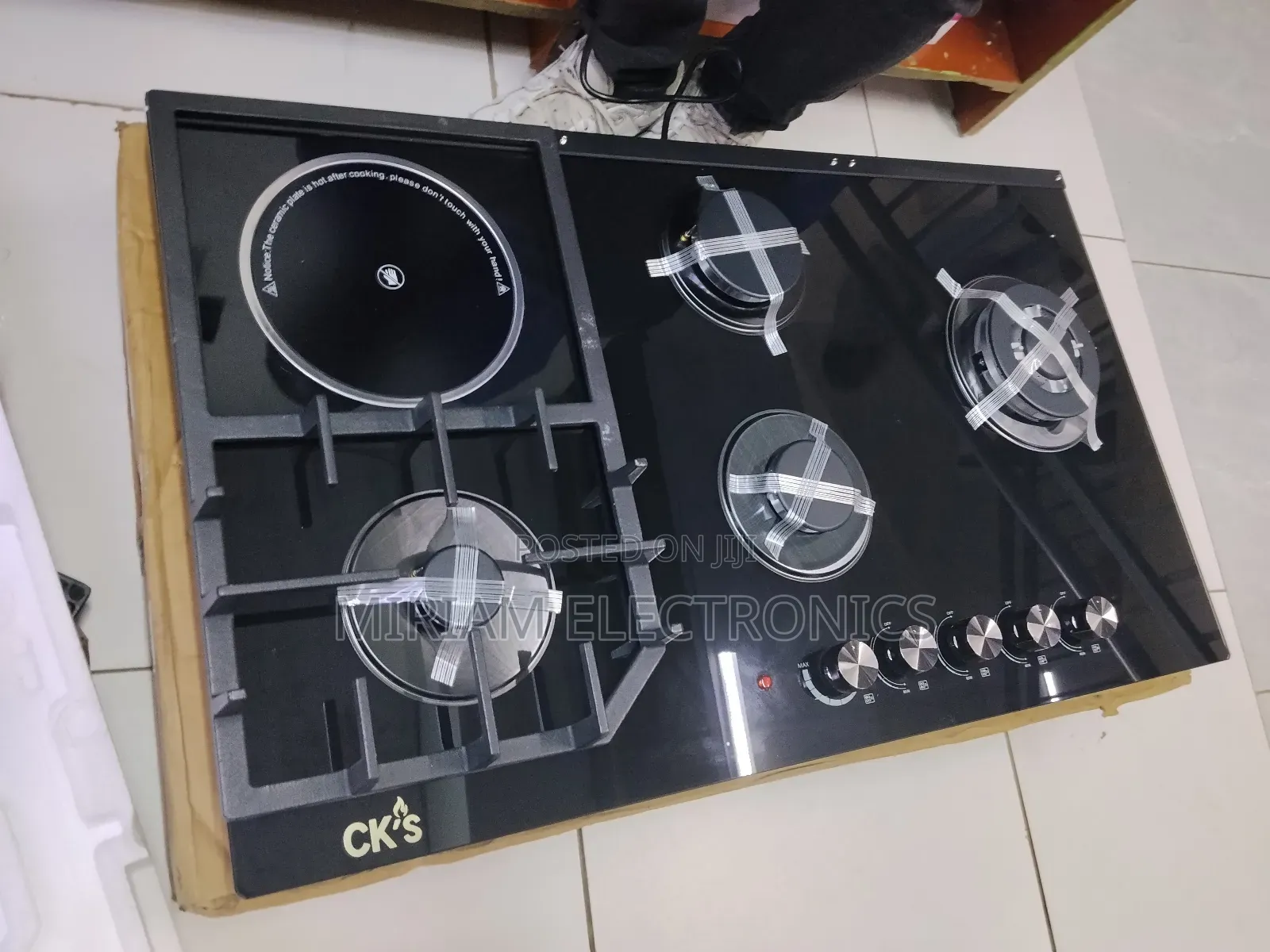 Ck's 4 Gas With 1 Electric Cooker With Wok