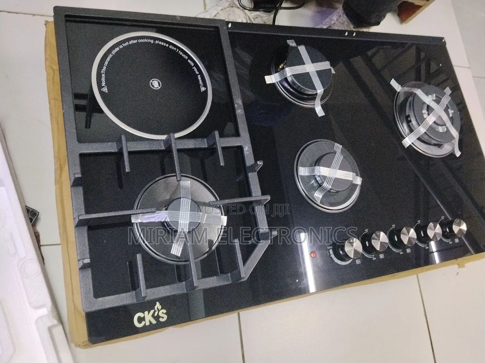 Ck's 4 Gas With 1 Electric Cooker With Wok