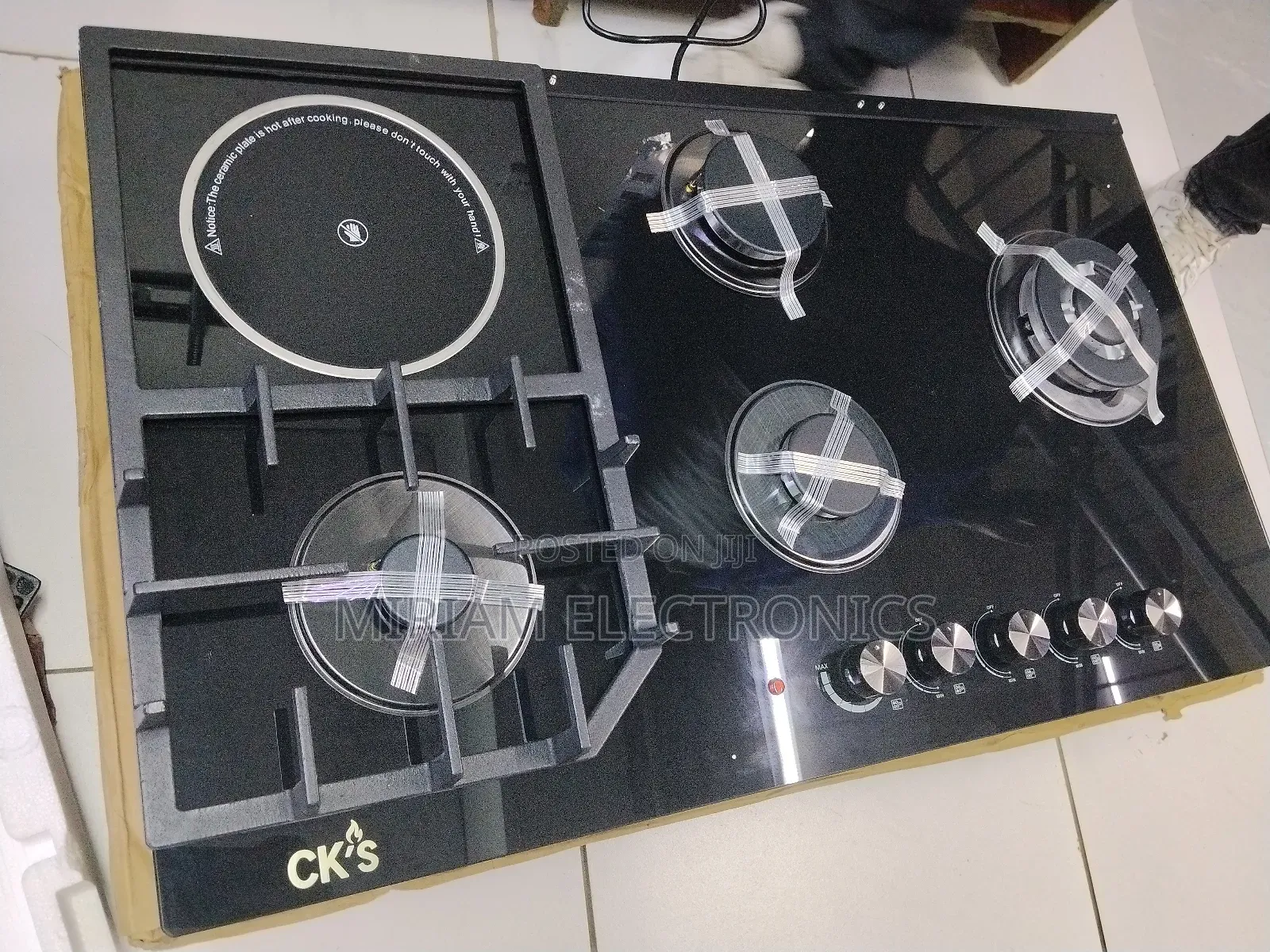 Ck's 4 Gas With 1 Electric Cooker With Wok