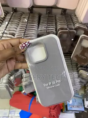 Dcigona iPhone 16 Pro Liquid Silicone Case With Microfiber Lining