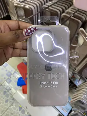 Destore iPhone 15 Pro Liquid Silicone Case With Soft Microfiber Lining