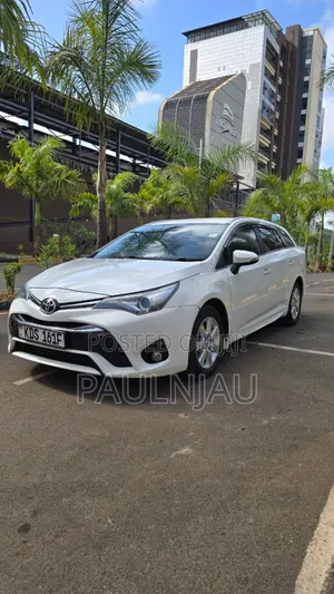 Toyota Avensis 2016 Off white