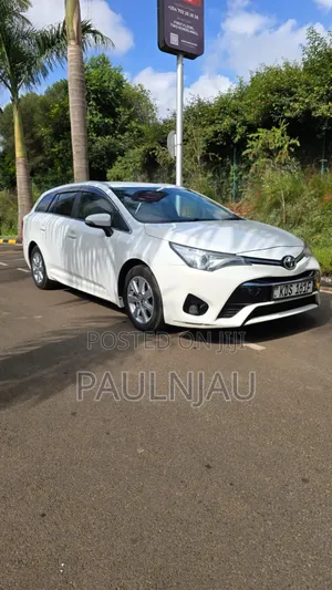 Toyota Avensis 2016 Off white