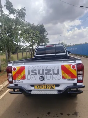 Isuzu D-MAX 2023 White