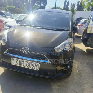 Toyota Sienta 2018 Beige