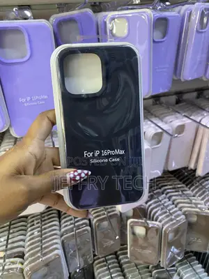 Qartii iPhone 17 Pro Max Liquid Silicone Case With Microfiber Lining