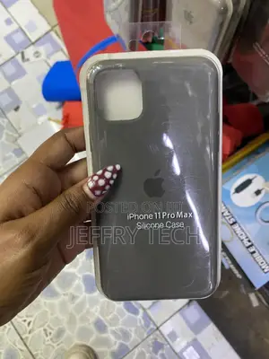 Tomoto iPhone 11 Pro Max Liquid Silicone Cover With Microfiber Lining