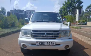 Mitsubishi Pajero 2002 White
