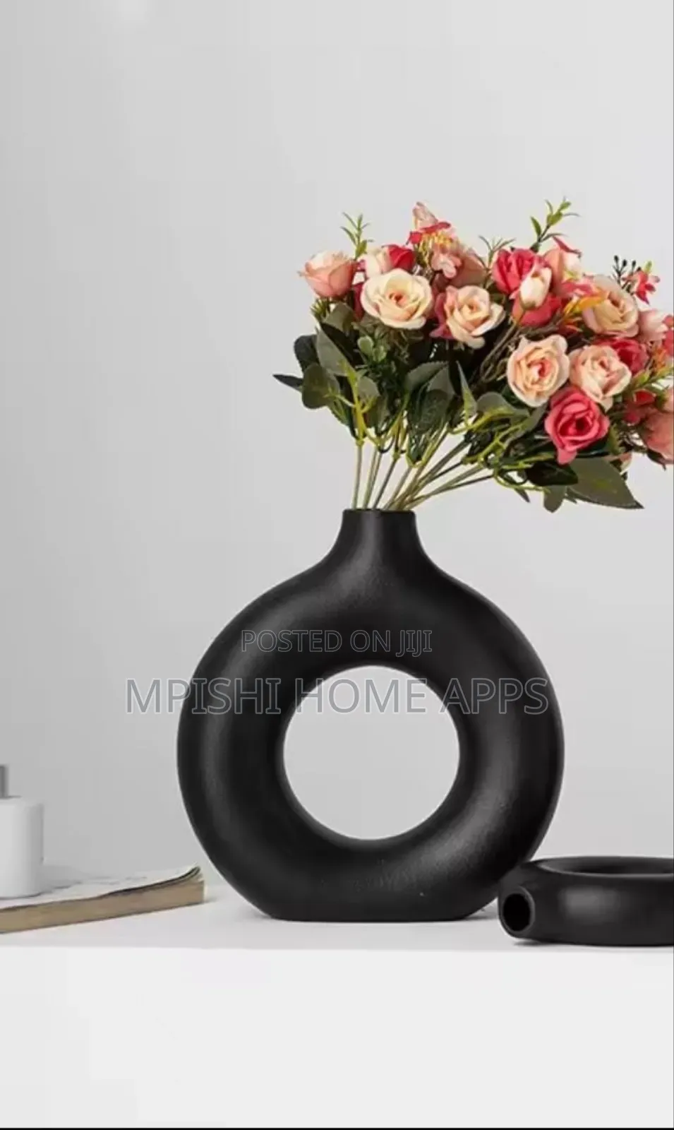 Doughnut-Shape Flower Vase