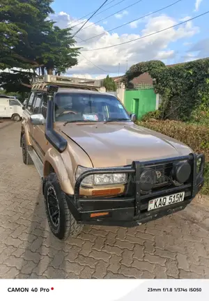 Toyota Land Cruiser 1992 Gold