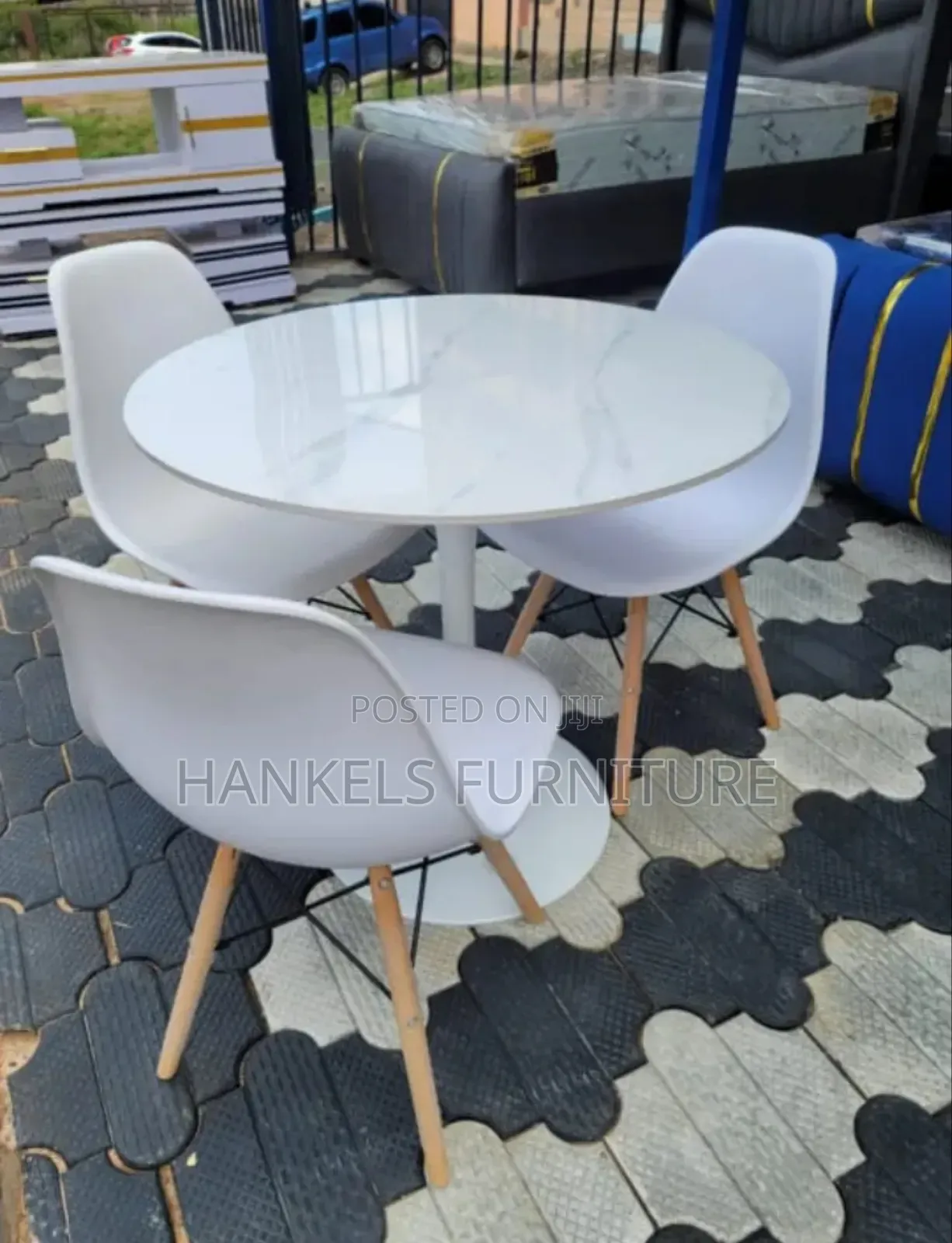 Round Dining Table With Sturdy Base