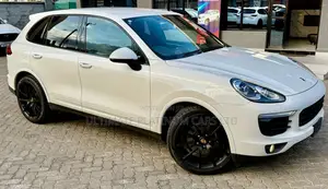 Porsche Cayenne Platinum Edition AWD 2018 White