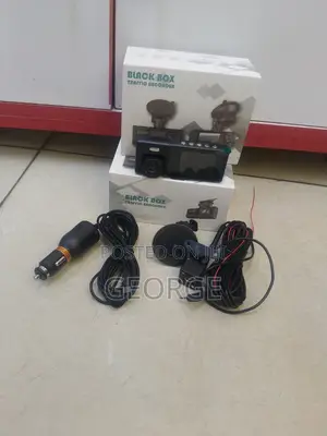 Quality 1296p Dash Camera With Front, Inside and Reverse Cameras