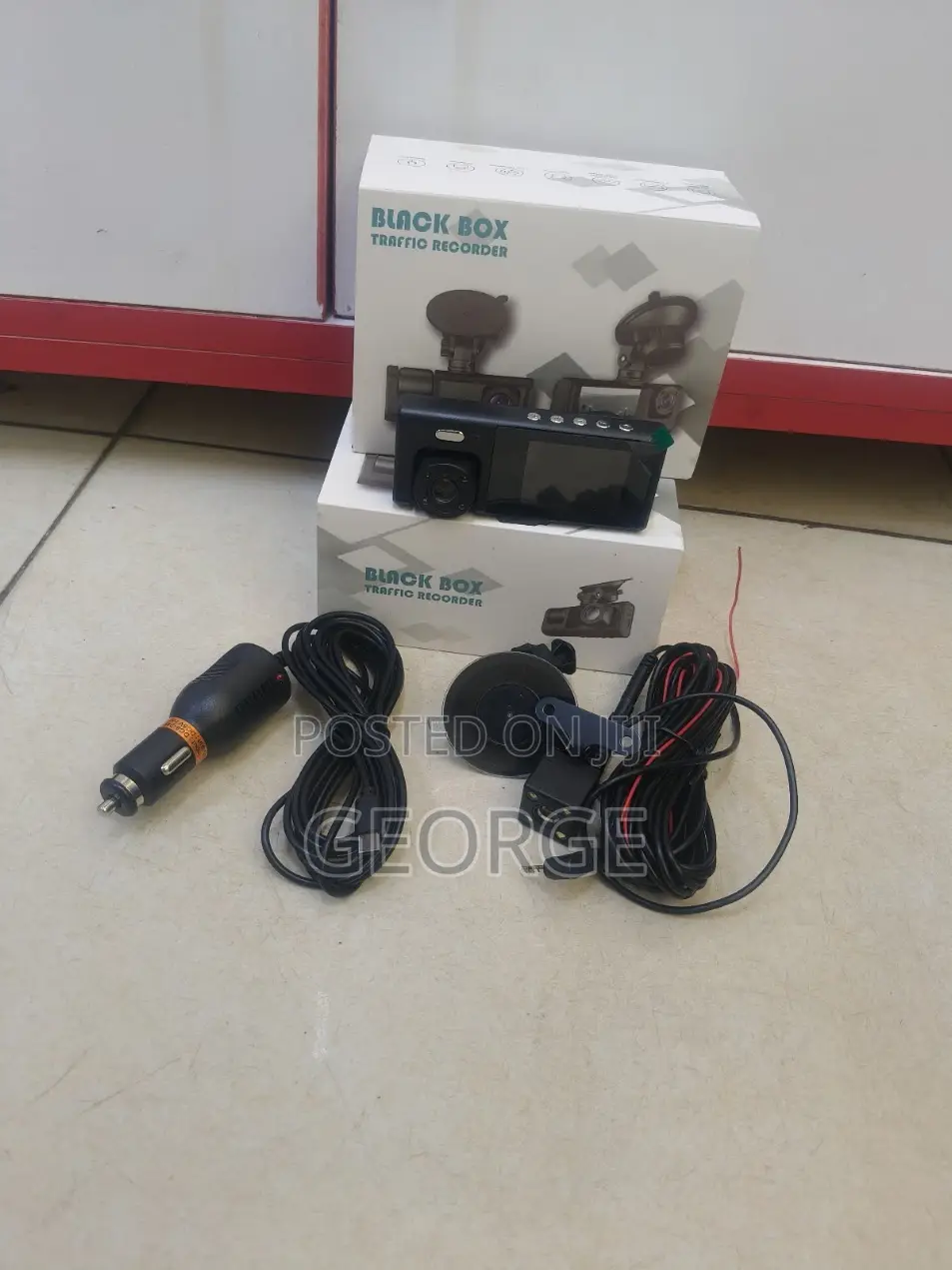 Quality 1296p Dash Camera With Front, Inside and Reverse Cameras