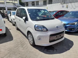 Toyota Porte 2020 White