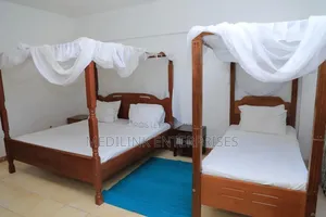 Wooden 5*6 Poster Bed Mahogany