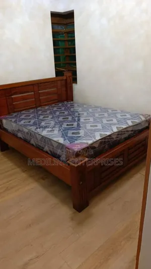 5*6 Wooden Mahogany Bed