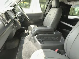 Toyota HiAce 2018 Black