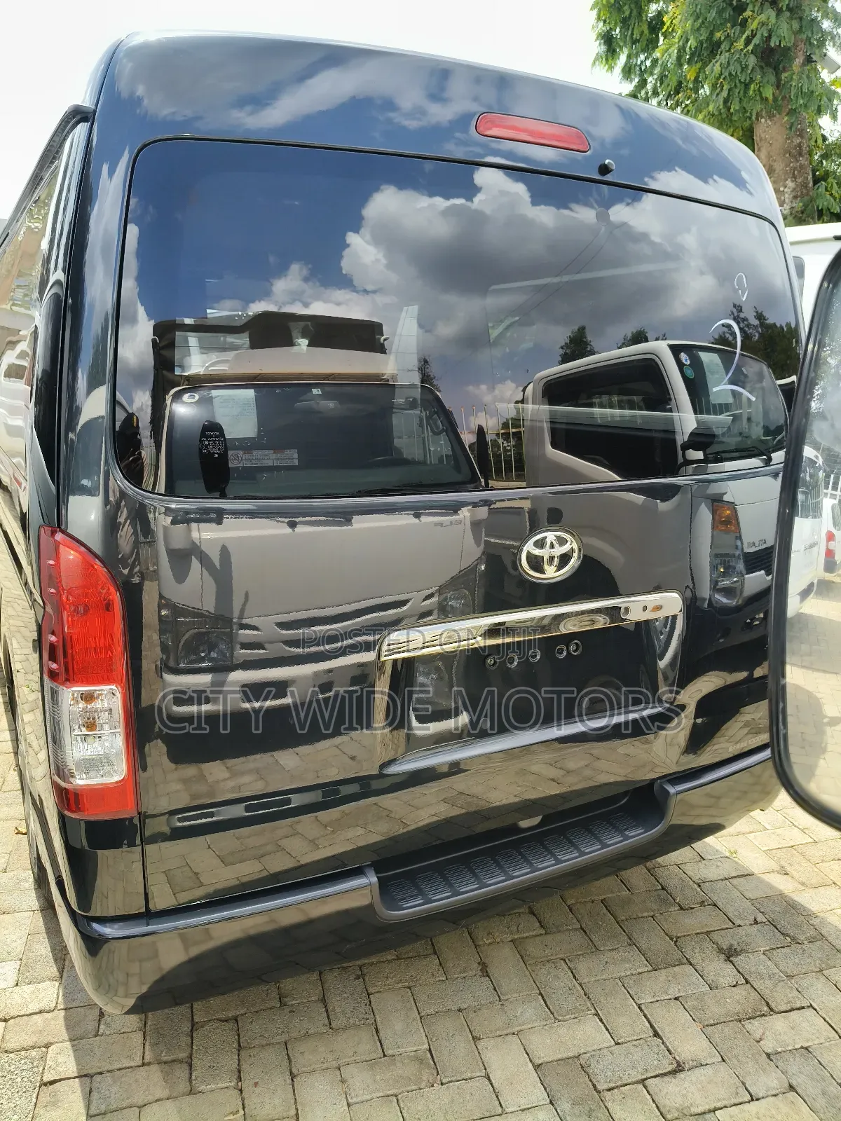 Toyota HiAce 2018 Black